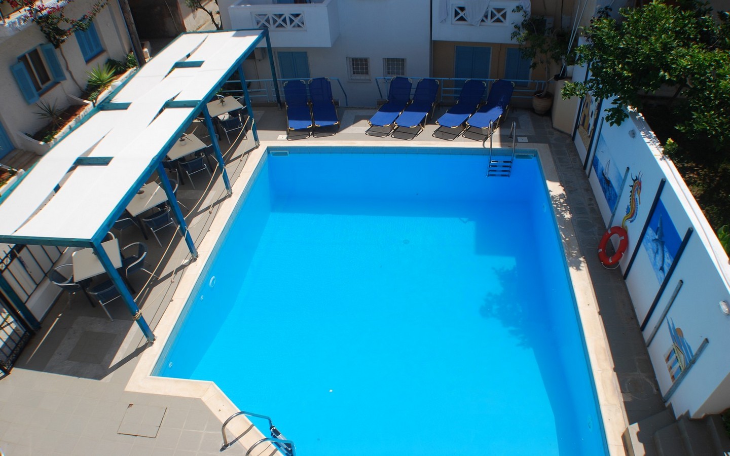 RENIA HOTEL APARTMENTS